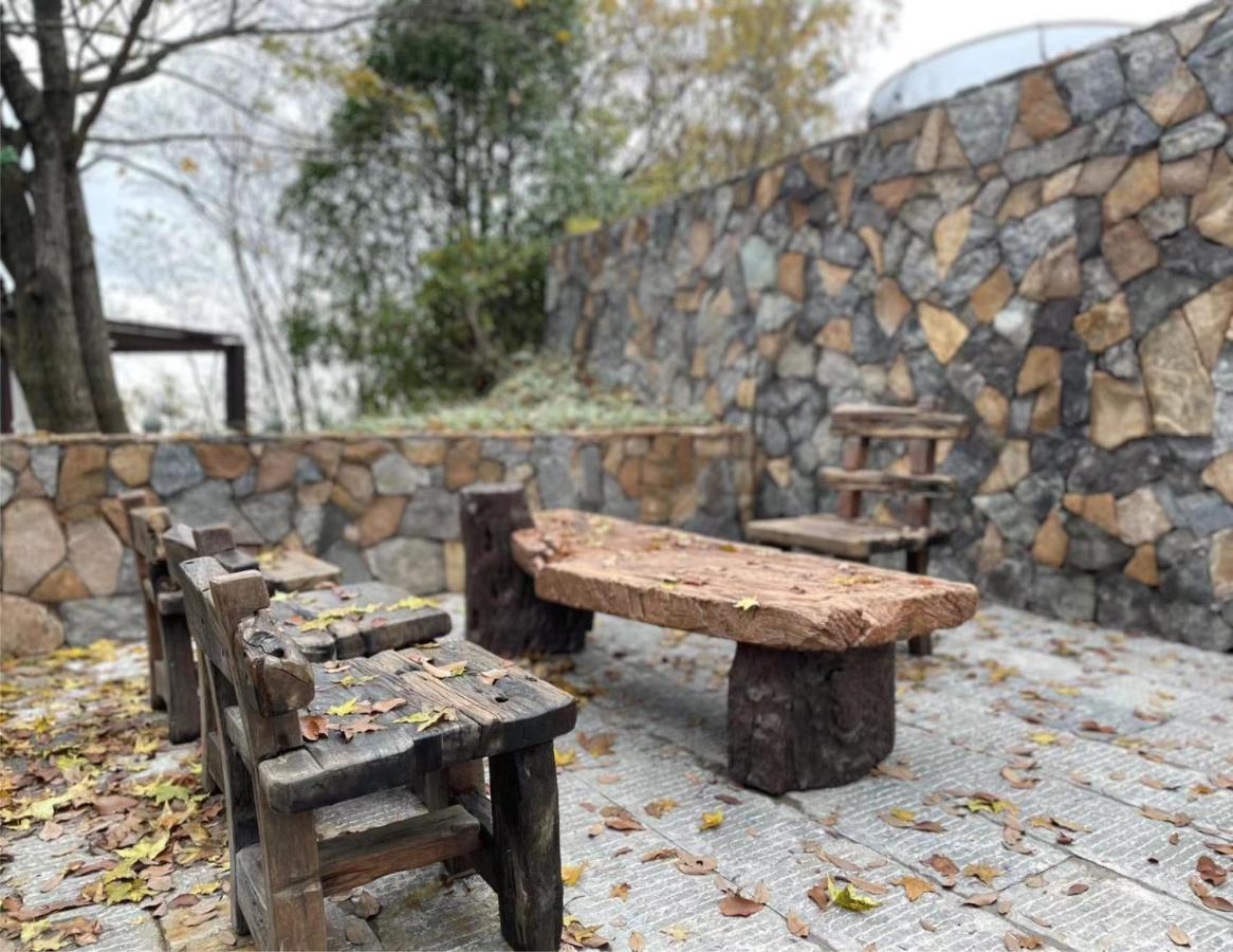 Отель Wudang Mountain The Yew House Wudangshan Экстерьер фото