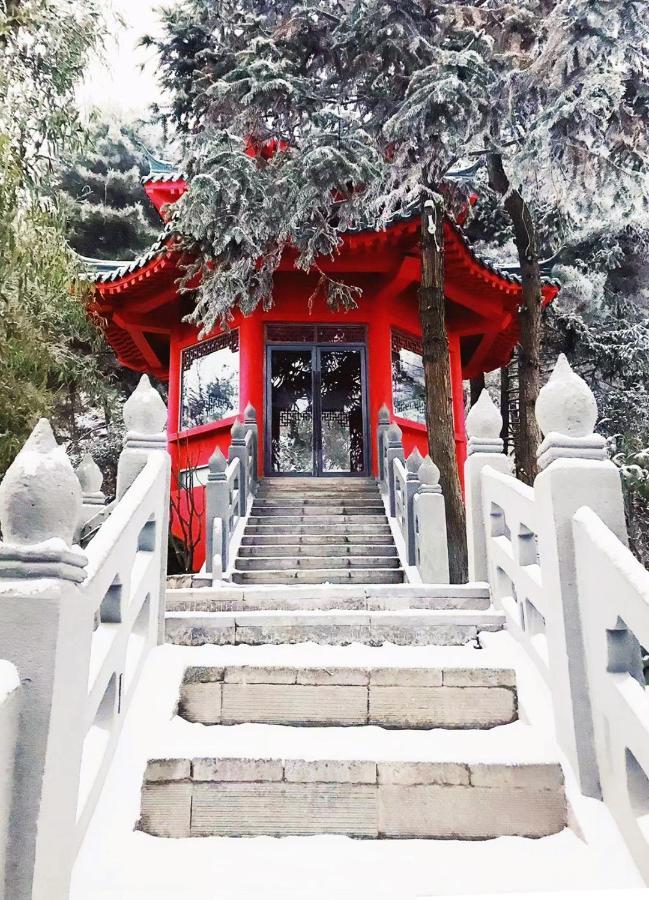 Отель Wudang Mountain The Yew House Wudangshan Экстерьер фото