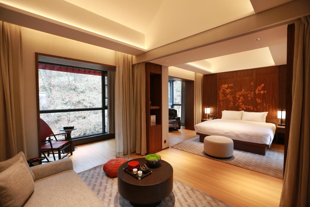 Отель Wudang Mountain The Yew House Wudangshan Номер фото